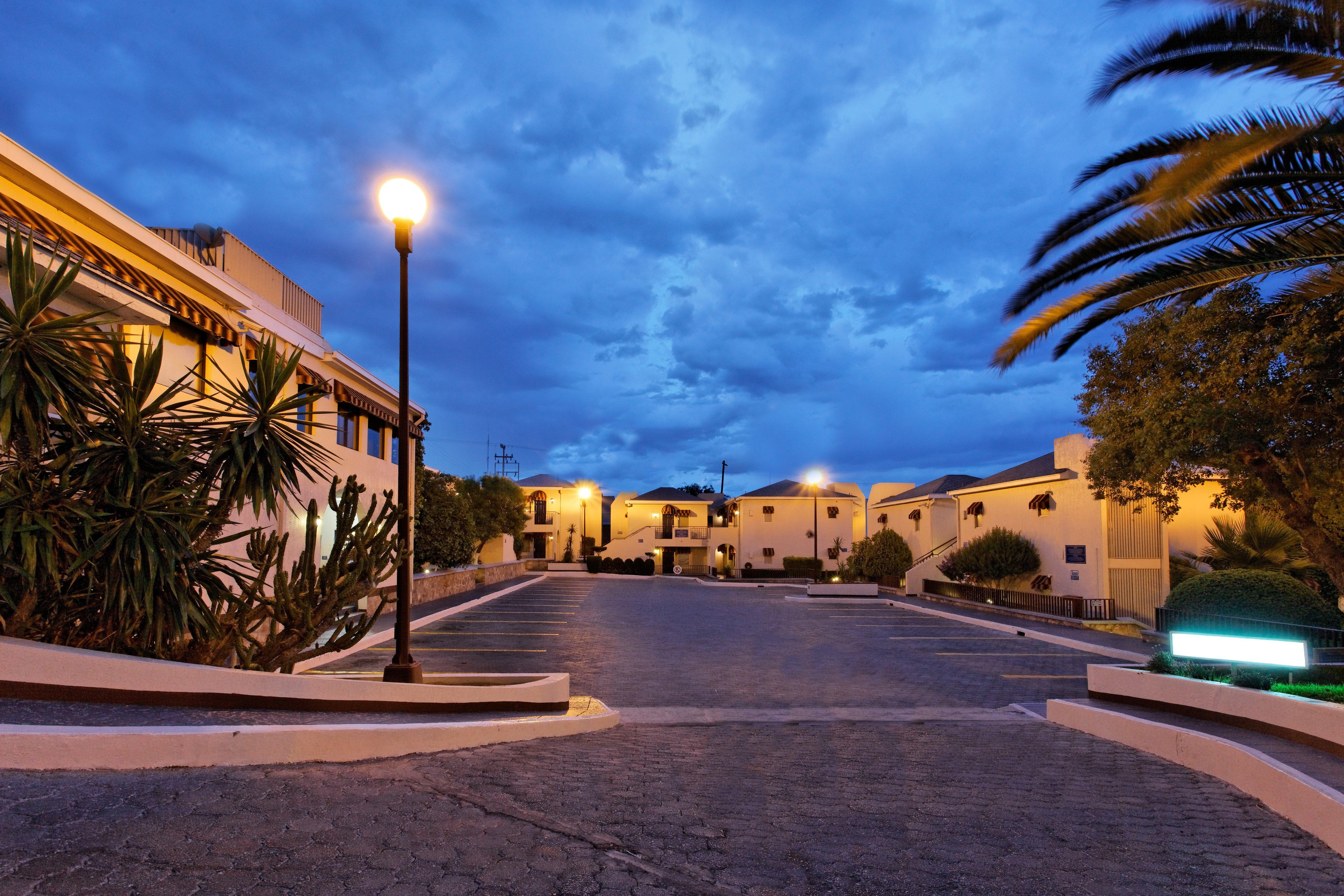 Holiday Inn Hotel & Suites Chihuahua, An Ihg Hotel Exterior photo